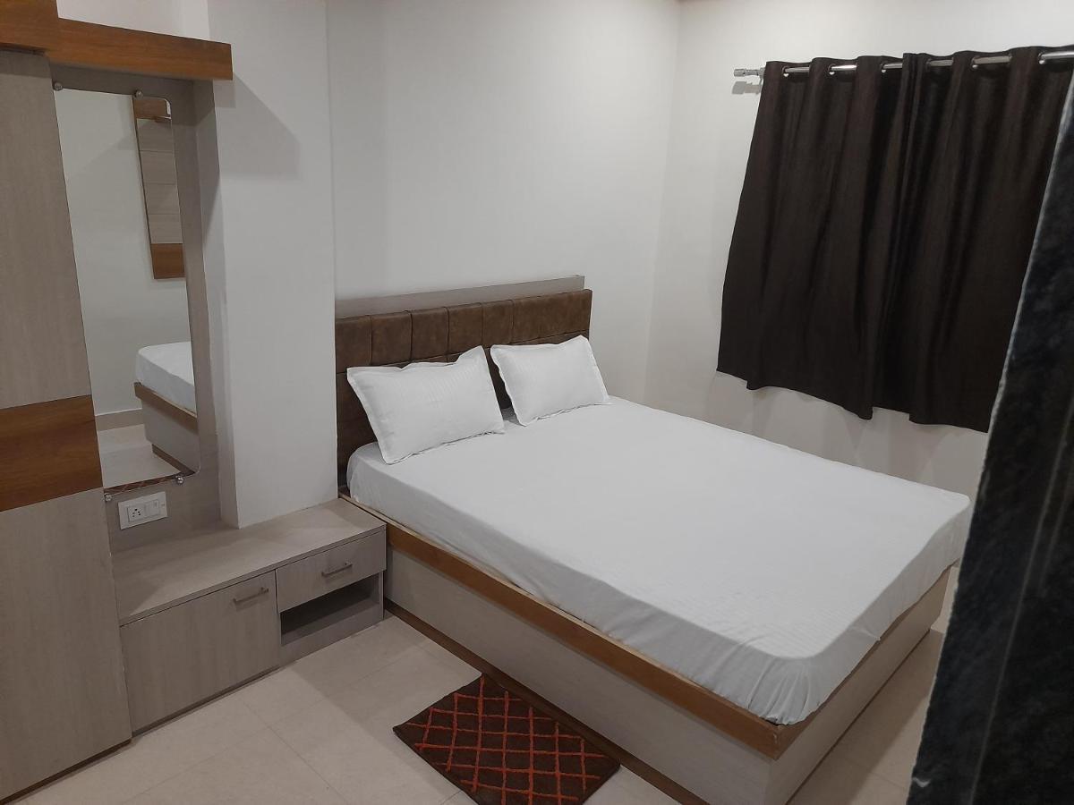Rudraksha Guest House Varanasi Bagian luar foto