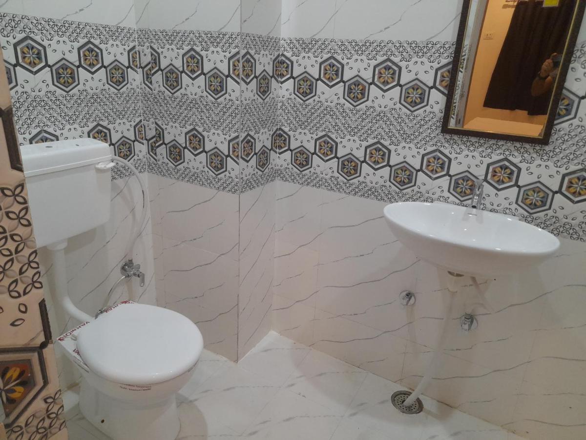 Rudraksha Guest House Varanasi Bagian luar foto