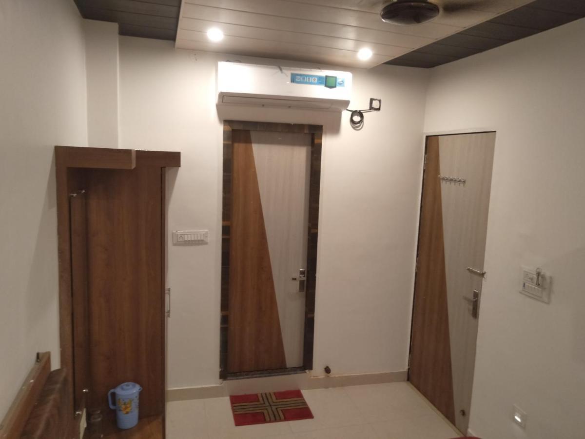Rudraksha Guest House Varanasi Bagian luar foto