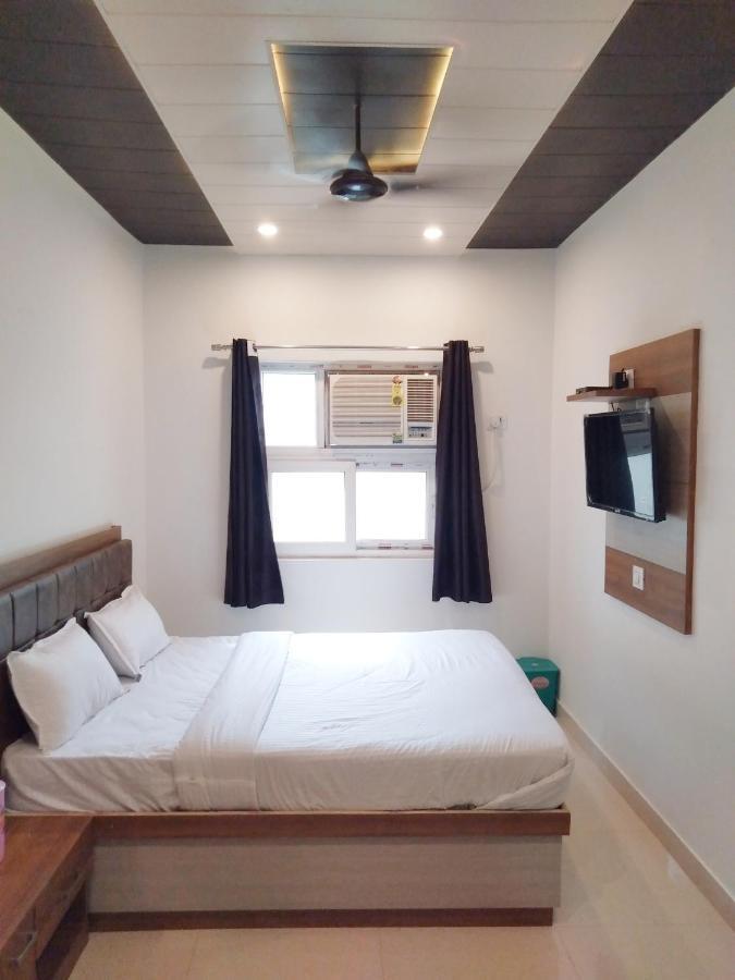Rudraksha Guest House Varanasi Bagian luar foto