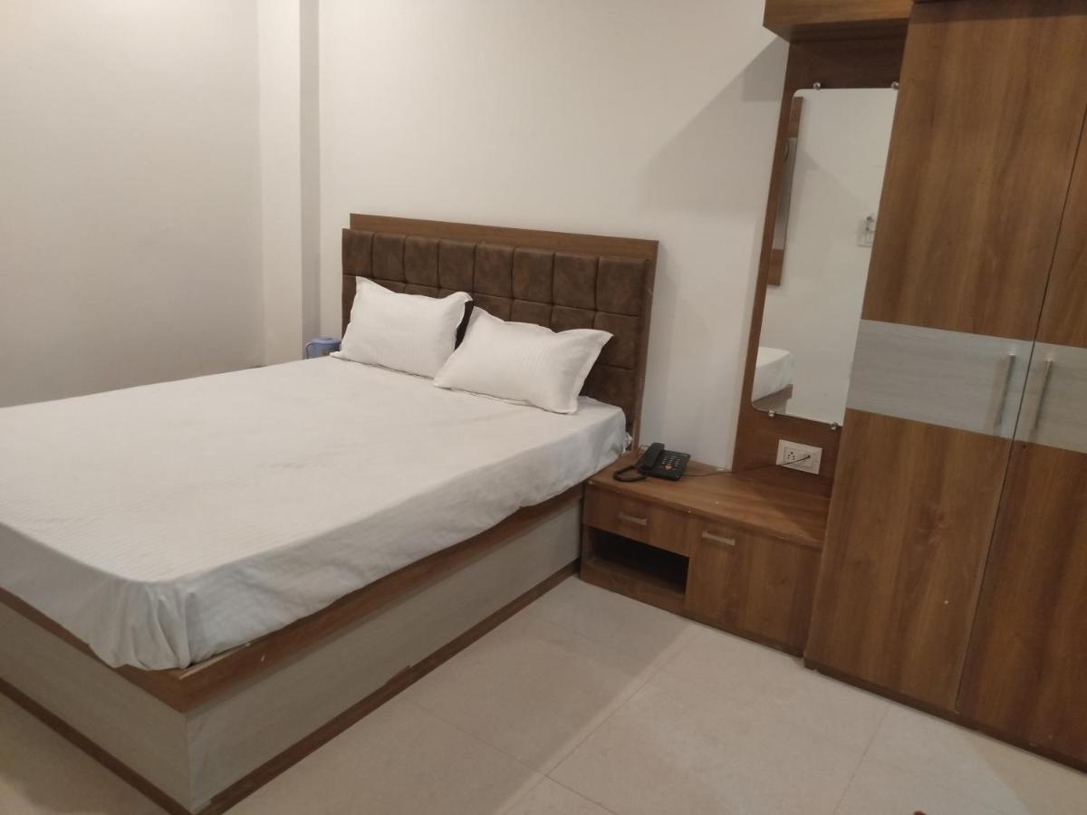 Rudraksha Guest House Varanasi Bagian luar foto